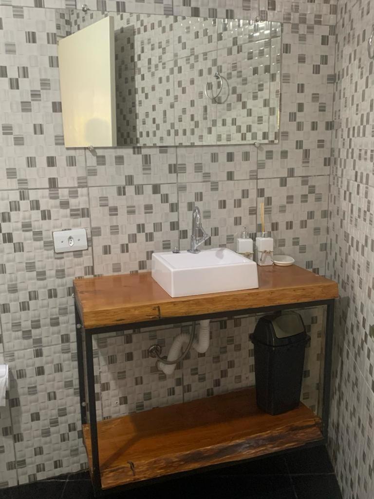 Apartamento My Yellow House/ Em Campos do Jordão